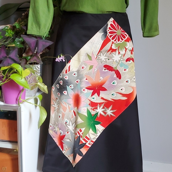 Momo Dresses & Skirts - MOMO black tafetta A-line midi skirt, L